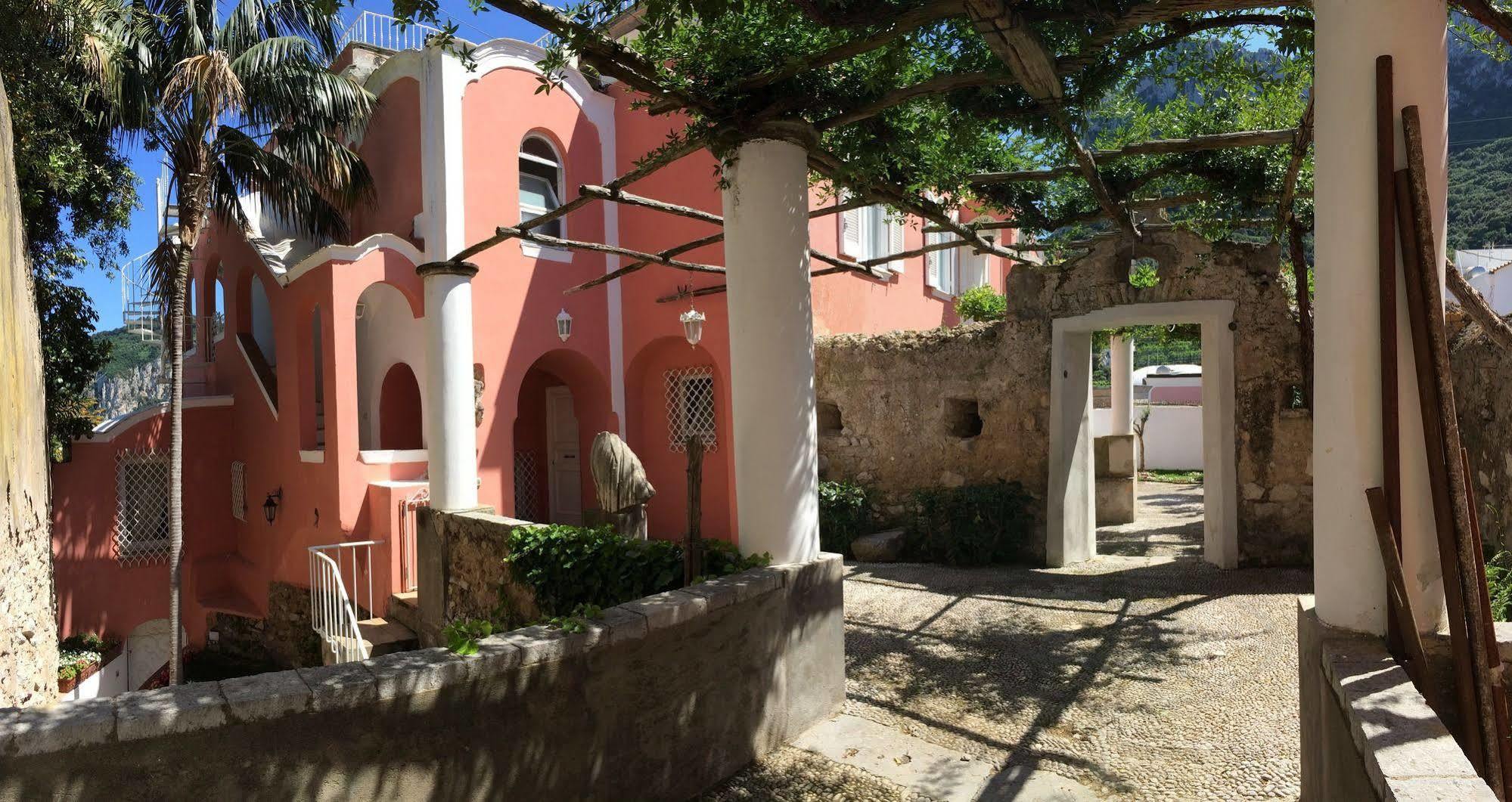 Capri Villa Bismarck Exterior photo