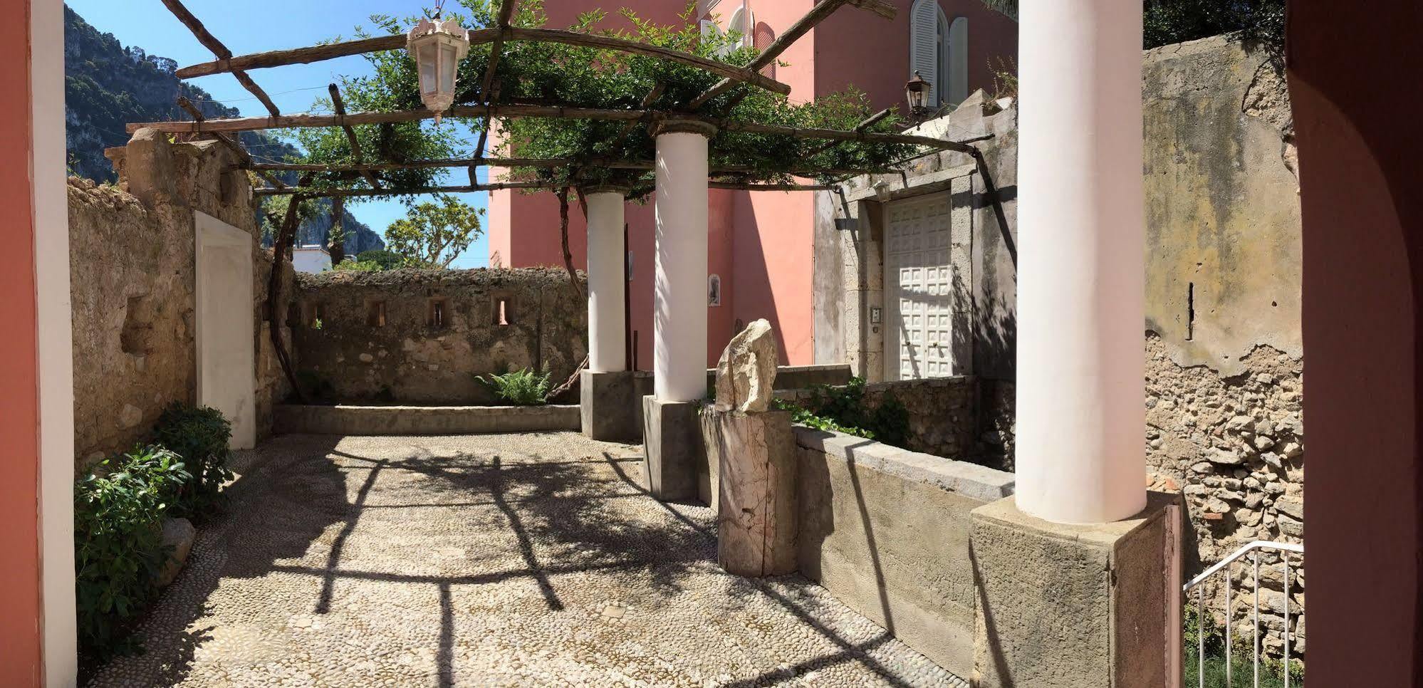Capri Villa Bismarck Exterior photo